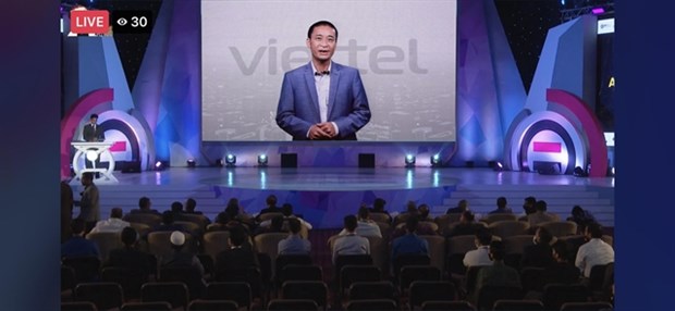 A representative of Viettel received the award.