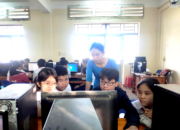 Cô giáo đưa công nghệ vào trường học