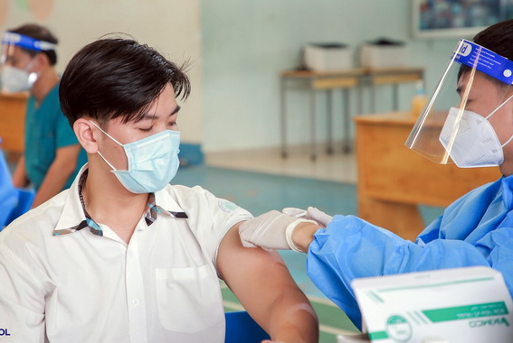 Tiêm vaccine cho học sinh trên địa bàn TP.Biên Hòa (ảnh: LQĐ-LBT)
