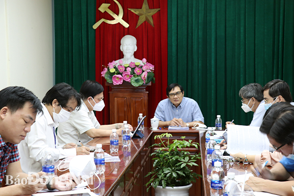 Phó Chủ tịch UBND tỉnh Nguyễn Sơn Hùng làm việc với Sở TT-TT tại cuộc họp nghe báo cáo kết quả hoạt động quản lý Nhà nước lĩnh vực thông tin và truyền thông