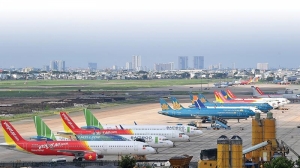 Vietnam cautious about resuming international flights amid Omicron threats