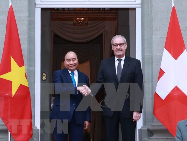 President Nguyen Xuan Phuc (L) meets his Swiss counterpart Guy Parmelin.