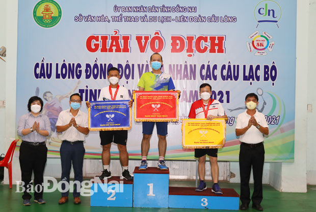 Giải vô địch cầu lông đồng đội và cá nhân các CLB tỉnh năm 2021: CLB Tỉnh Đội xếp hạng nhất toàn đoàn