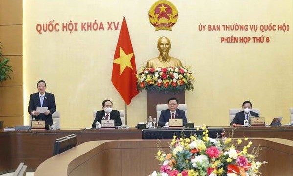 National Assembly Vice Chairman Nguyen Duc Hai addresses the session.