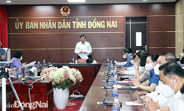 Bí thư tỉnh ủy Nguyễn Hồng Lĩnh phát biểu tại hội nghị