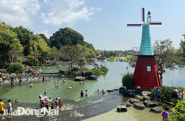 Dong Nai welcomes some 15,000 visitors on New Year holiday