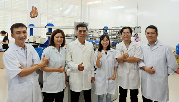 Dr. Phuong (third from the left) and her team.