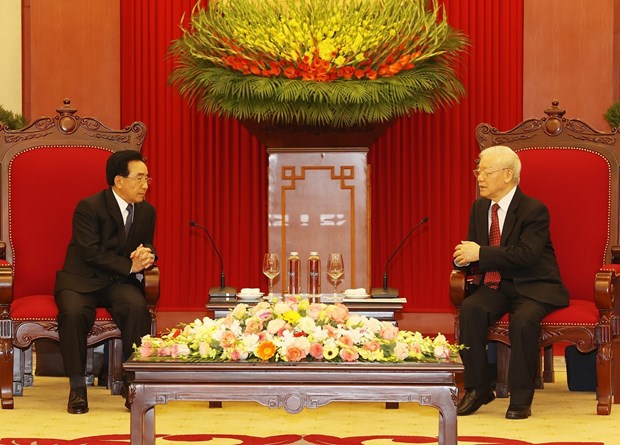 Party General Secretary Nguyen Phu Trong (R) meets with Lao Prime Minister Phankham Viphavanh in Hanoi on January 8.