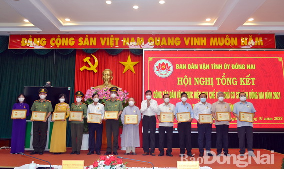 Ban Dân vận Trung ương trao tặng Kỷ niệm chương Vì sự nghiệp Dân vận” cho các cá nhân của Đồng Nai