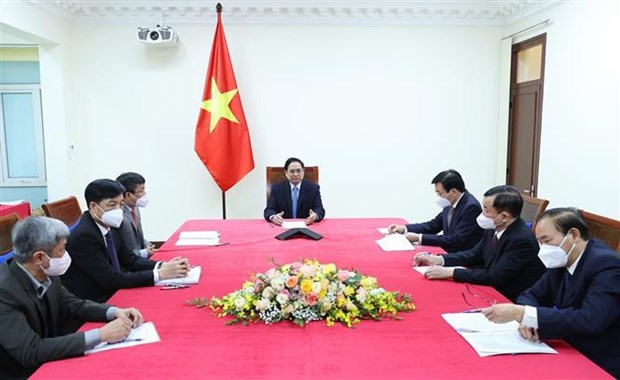 Prime Minister Pham Minh Chinh and Vietnamese officials at the phone talks on January 13.