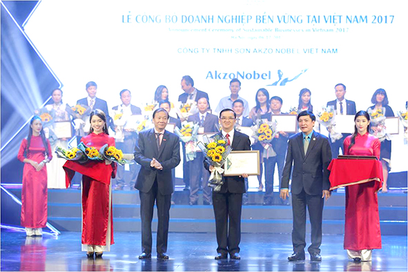 Công ty TNHH AkzoNobel Coatings Việt Nam nhận giải thưởng Doanh nghiệp bền vững năm 2017
