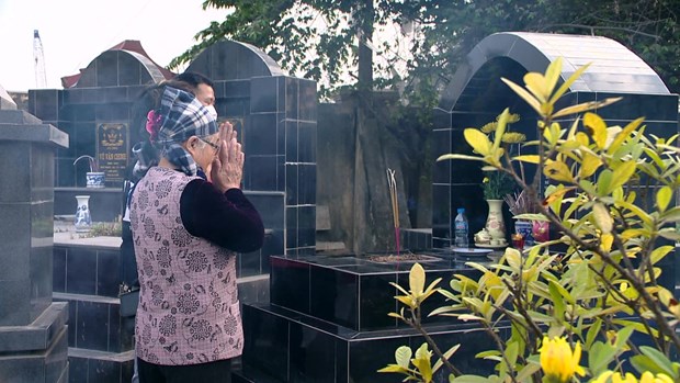 Tomb-sweeping tradition in Vietnam (Photo: quangngaitv.vn)