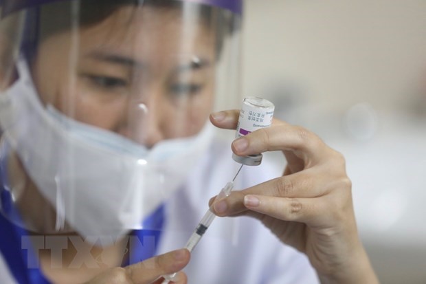 Top 10 prominent events of Vietnam in 2021 selected by VNA hinh anh 5As of December 25, 98 percent of the people aged 18 and above had received at least one shot of vaccine.