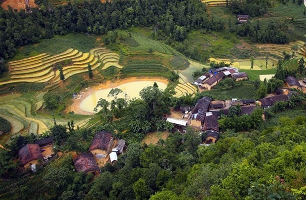 Lo Lo Chai village seen from the Lung Cu National Flag Tower (Photo: dulich.realtimes.vn)