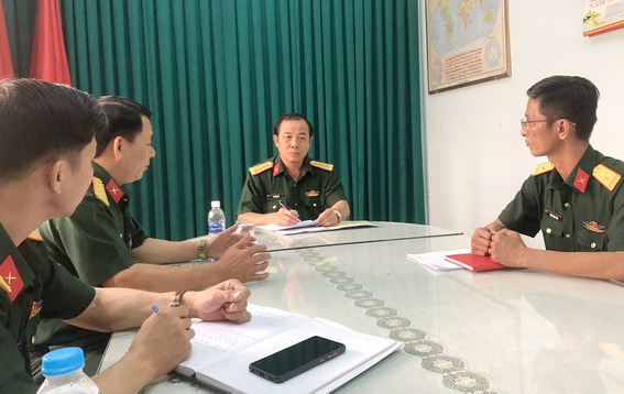 Đại tá Vũ Văn Điền kiểm tra đột xuất công tác chuẩn bị giao quân tại H.Long Thành