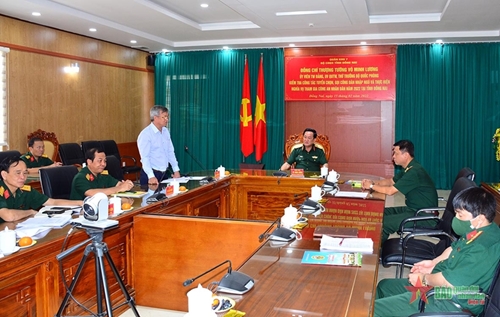 Deputy defense minister checks recruitment work in Dong Nai