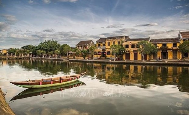 A street along Hoai River in Hoi An (Photo: VNA)