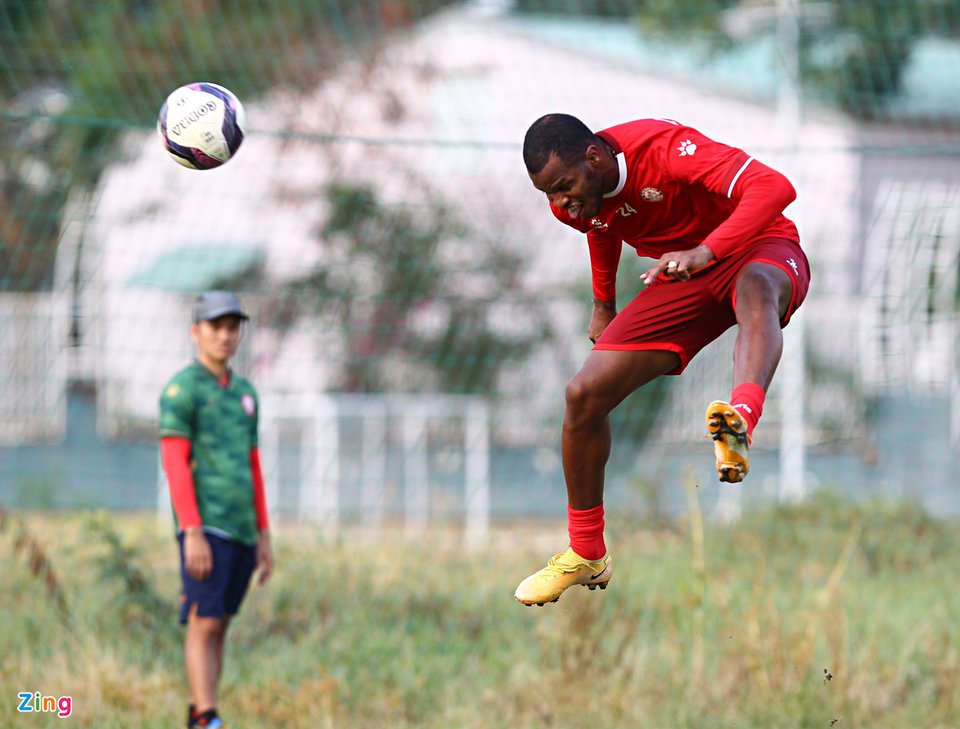 Với chiều cao của Cox, CLB TP.HCM sẽ có thêm bài tấn công tạt cánh đánh đầu