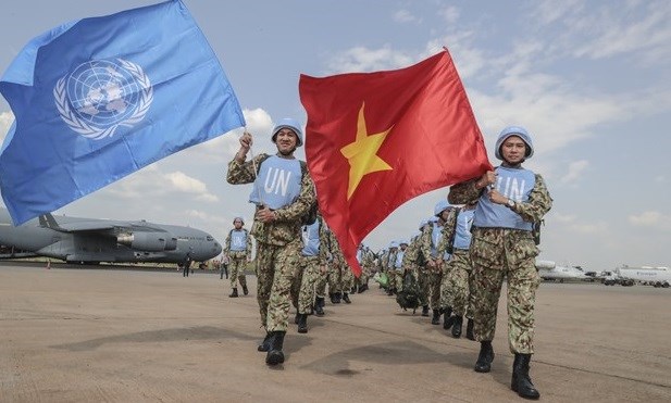 Peacekeepers hold flags of Vietnam and the UN before leaving for the UN Mission in South Sudan.