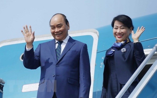 President Nguyen Xuan Phuc and his spouse leave Hanoi on February 24 afternoon for a State visit to Singapore.