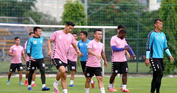 CLB Hà Nội, ứng cử viên với 5 chức vô địch V.League, quyết đòi lại ngôi vương nhưng vẫn chưa thể ra mắt cùng tân HLV ngoại và dàn ngoại binh mới