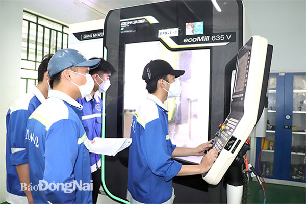 Nhóm ngành cơ khí tiếp tục 'hot'