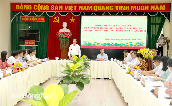 Bí thư Tỉnh ủy Nguyễn Hồng Lĩnh phát biểu kết luận buổi làm việc với Huyện ủy Trảng Bom mới đây. Ảnh: Huy Anh