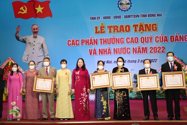 Dong Nai: 262 organisations, individuals receive noble awards