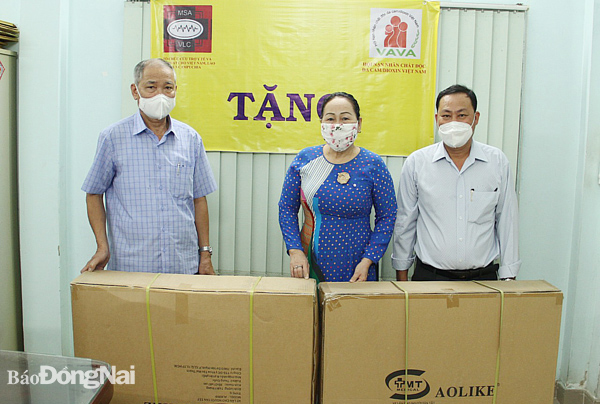 10 wheelchairs for AO/dioxin victims