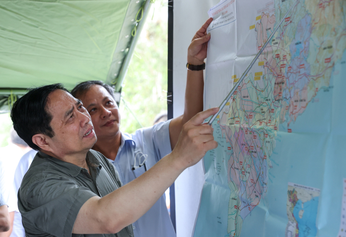 Prime Minister Pham Minh Chinh at a working session with Binh Phuoc Province on March 20. The provincial government has proposed the Government allow developing the Ma Da bridge to connect the province with Dong Nai Province – PHOTO: VGP