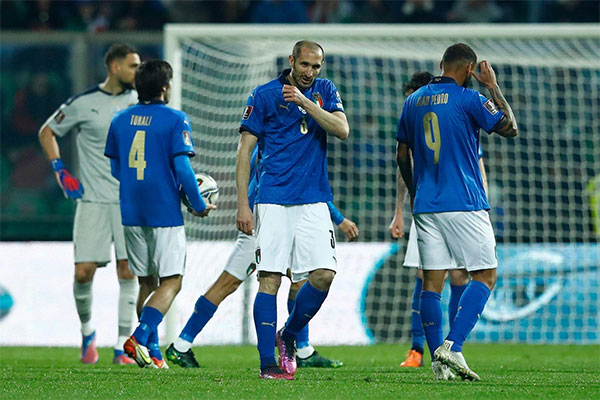 Italy bị loại ở vòng play-off vì… không biết ghi bàn