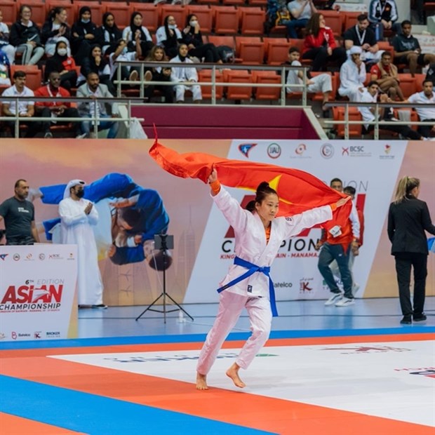 Vietnamese martial artist Phung Thi Hue celebrates her championship title at the Asian Jujitsu Championship 2022 in Manama, Bahrain. (Photo: Jujitsu AsianUnion)