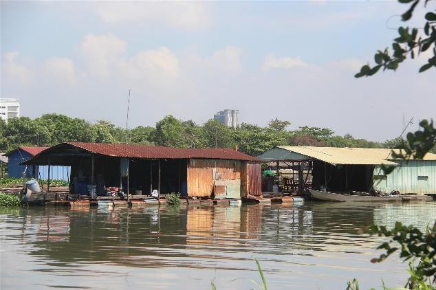 Hundreds of floating houses on Dong Nai River to be removed