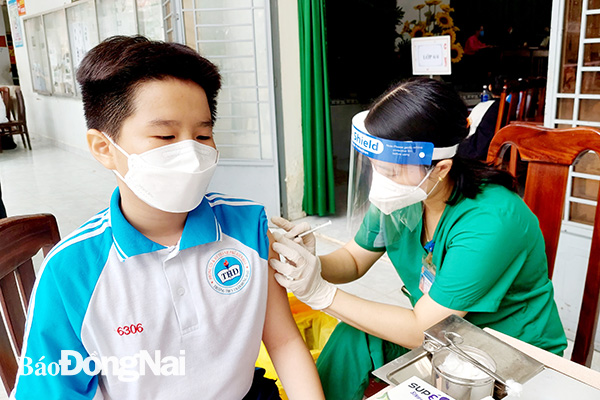  Tiêm vaccine phòng Covid-19 cho học sinh lớp 6 trên địa bàn TP.Biên Hòa.