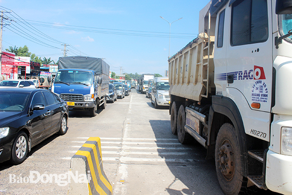 Vào các dịp nghỉ lễ, tết khi phương tiện giao thông tập trung đông đúc, các khu vực trước trạm thu phí  tuyến quốc lộ qua Đồng Nai thường xuyên xảy ra ùn tắc