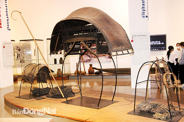 Dụng cụ săn, bắt thuần hóa voi rừng của người Ê Đê cũng được lưu giữ lại tại Bảo tàng Đắk Lắk