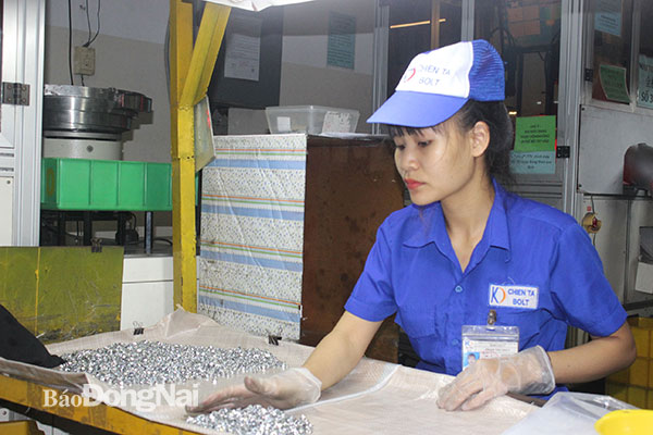 Sản xuất thiết bị máy móc xuất khẩu tại Công ty TNHH công nghiệp Kiến Đạt ở Khu công nghiệp Agtex-long Bình (TP.Biên Hòa). Ảnh: Khánh Minh