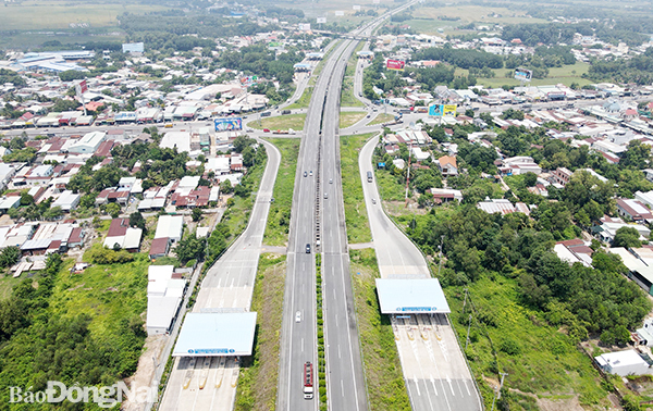 Đường cao tốc TP.HCM - Long Thành - Dầu Giây là tuyến giao thông kết nối quan trọng từ sân bay Long Thành đi TP.HCM và ngược lại. Ảnh: Quỳnh Nhi