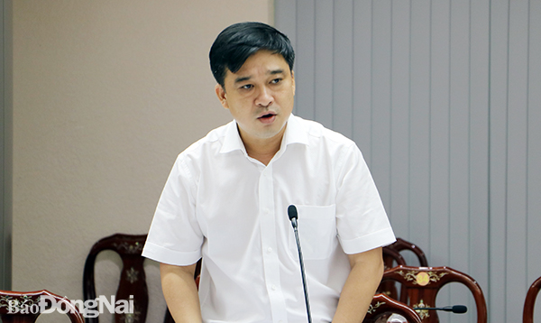  Giám đốc Sở KH-ĐT Hồ Văn Hà phát biểu ý kiến tại buổi làm việc