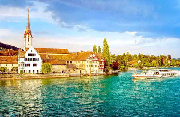 Từ sông Rhine, du khách có thể tham quan TP.Basel (Thụy Sĩ) và TP.Amsterdam (Hà Lan)