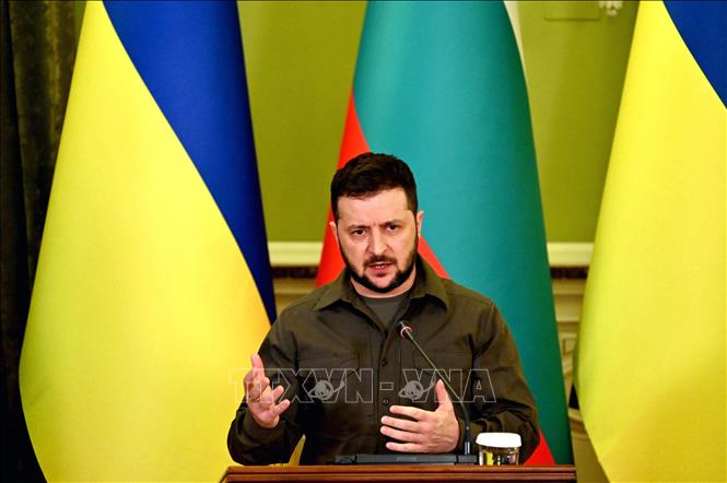 Tổng thống Ukraine Volodymyr Zelensky phát biểu tại cuộc họp báo ở Kiev ngày 28-4-2022. Ảnh: AFP/TTXVN