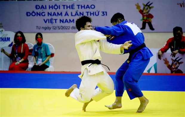 Vận động viên Lê Anh Tài (Việt Nam-trắng) giành chiến thắng trước vận động viên Puyang Wei (Thái Lan-xanh) tại vòng loại nội dung đối kháng nam dưới 90kg. (Ảnh:TTXVN)