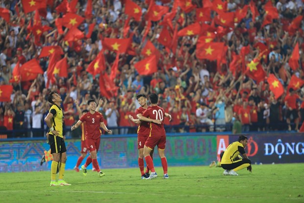 Vietnamese players after winning the match (Photo: VNA)