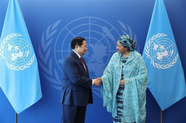 PM’s working trip to US enhances Vietnam’s position, prestige hinh anh 2  Prime Minister Pham Minh Chinh (left) and UN Deputy Secretary-General Amina J. Mohammed.