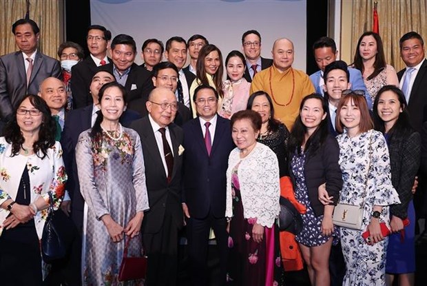 Prime Minister Pham Minh Chinh meets Vietnamese people living in the US.