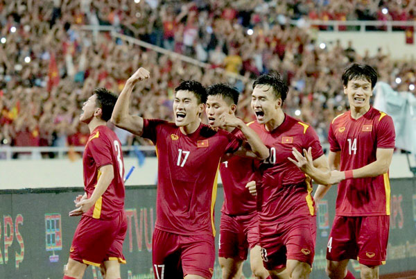 Các cầu thủ U.23 Việt Nam ăn mừng bàn thắng mở tỷ số của Nhâm Mạnh Dũng ở phút 83