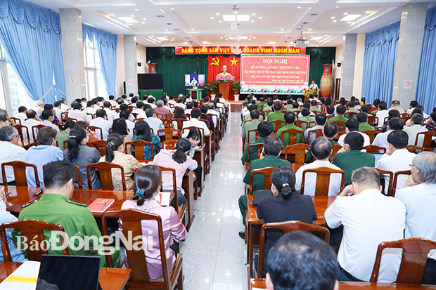 TS. Lê Doãn Hợp, nguyên Bộ trưởng Bộ TT-TT trao đổi chuyên đề 