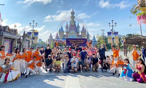 Group of foreign tourists in Phu Quoc island of Kien Giang (Photo: VNA)