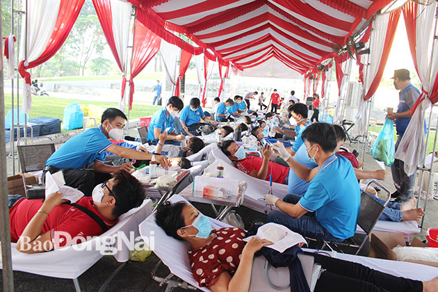 Volunteers donate over 480 blood units at the event.