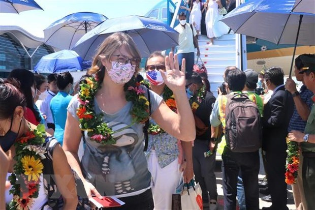 Foreign visitors arrive in Khanh Hoa (Photo:VNA)